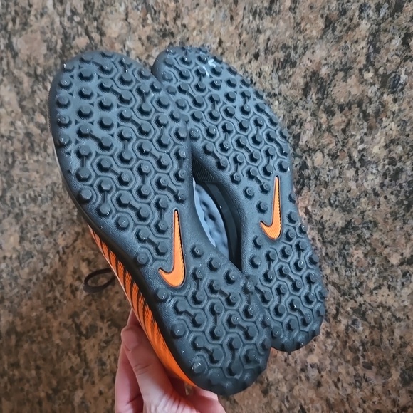 Nike Boys Soccer Cleats Size 4 - Picture 5 of 5